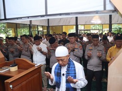 Polres Magetan Gelar Salat Gaib & Donasi untuk Korban di Sumatra