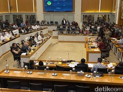 Di DPR, Raja Juli Bicara Investigasi Kayu Gelondongan di Bencana Sumatera