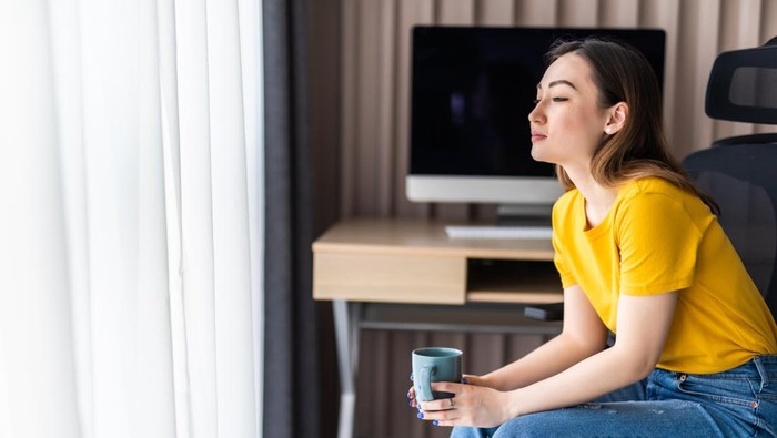 3 Sinyal Halus Kalau Kamu Orang yang Sebenarnya Overthinker Berat