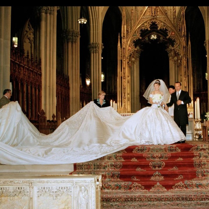 <p>Selama 25 tahun menikah, rumah tangga Thalia dan Tommy Mottola jauh dari gosip miring. Keduanya juga telah dikaruniai dua anak, yakni Sabrina Sakae dan Matthew Alejandro. Kedua anak Thalia ini Tommy Mottola sudah beranjak dewasa dan jarang tersorot kamera.&nbsp;(Foto: Instagram @tommymottola)</p>