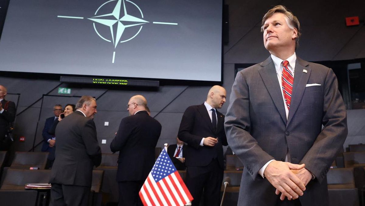 Perdana, Menlu AS Tak Ikut Rapat NATO Bahas Perang Rusia-Ukraina