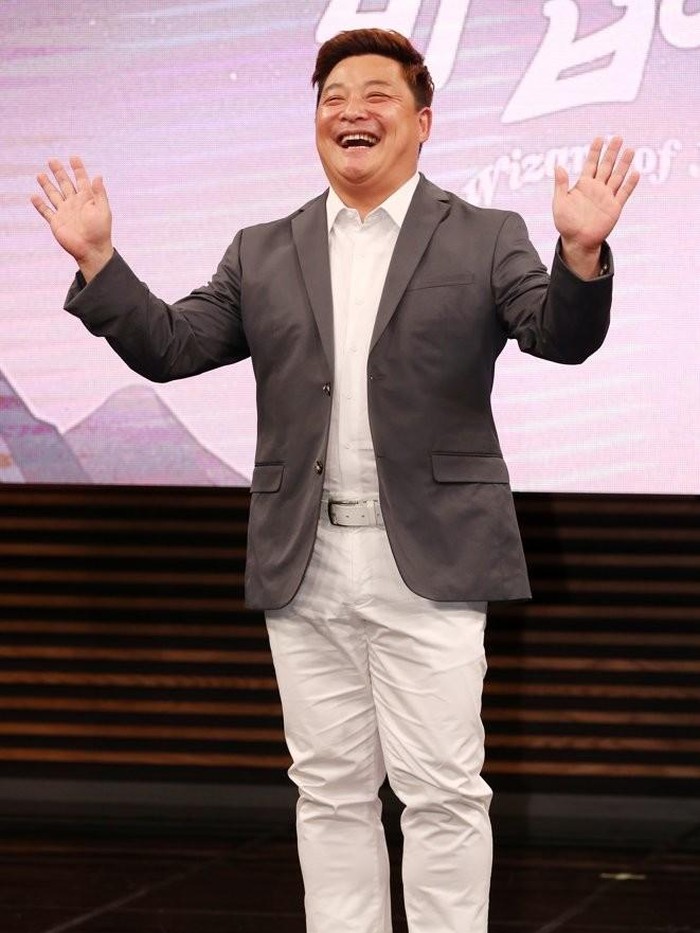 Komedian Yoon Jung Soo resmi menikah pada Minggu, (30/11/2025) lalu.