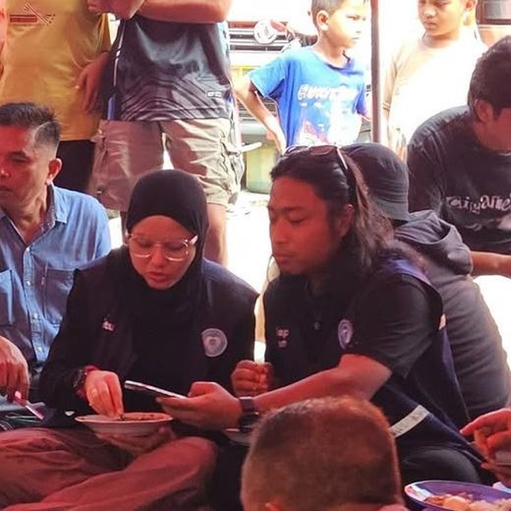 <p>Aksi suami istri ini sukses mencuri perhatian publik. Tidak hanya itu, mereka juga menerima apresiasi dan mendapat julukan sebagai 'pasangan panutan'. "Makasih ya Kak <em>@ayiqorry</em> udah setia nemenin Bang <em>@praz_teguh</em> nyalurin bantuan buat temen-temen kita di Sumatera. Kalian jadi perpanjangan tangan orang-orang baik yang udah berdonasi sepenuh hati. Semoga lelahnya dibalas pahala berkali lipat dan bantuan kita semua bermanfaat buat mereka yang membutuhkan," tulis di Instagram<em> @kitabisacom.</em> (Foto: Instagram @kitabisacom)</p>