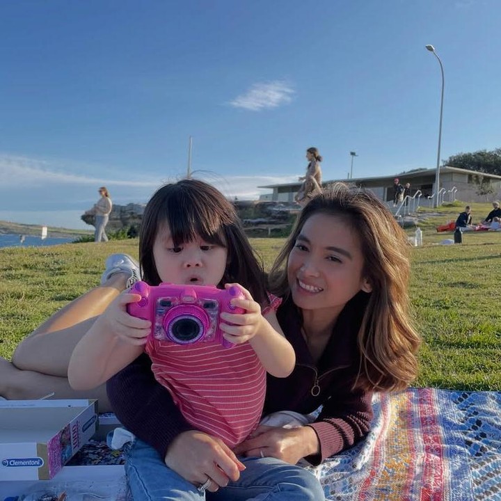 <p>Dalam unggahan itu, Acha bersama putrinya terlihat bersantai sambil menikmati cuaca cerah. &ldquo;Soon,&rdquo; tulis Acha, dikutip dari laman Instagram <em>@septriasaacha,</em> Jumat (5/12/2025).&nbsp;(Foto: Instagram @septriasaacha)</p>