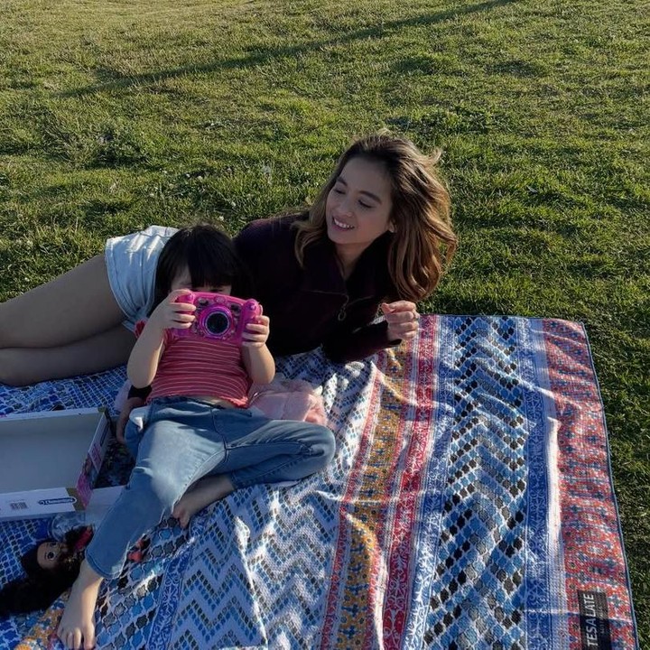 <p>Bahkan, keduanya juga baru saja menikmati piknik di sebuah taman. Momen itu juga dibagikan langsung oleh Acha melalui beberapa foto yang diunggah di akun Instagram pribadinya.&nbsp;(Foto: Instagram @septriasaacha)</p>