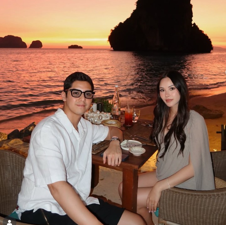 <p>Alyssa Daguise tengah hamil anak pertama. Belum lama ini, Alyssa dan suaminya Al Ghazali menghabiskan waktu liburan dan <em>babymoon</em> di Thailand. Keduanya menikmati pemandangan laut yang indah di lepas pantai di Kota Krabi, Bunda. Setelah dari Thailand, Alyssa bersama suami dan keluarga terbang ke Tanah Suci untuk menunaikan umrah. (Foto: Instagram @alghazali7)</p>