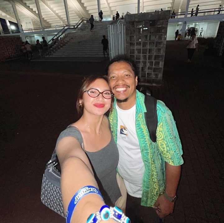 <p>Bunda pastinya kenal dengan pasangan yang satu ini, bukan? Arie Kriting dan Indah Permatasari menikah pada 12 Januari 2021 lalu. Keduanya selalu tampil romantis lewat berbagai konten yang dibagikan di media sosial. Kini, kebahgaiaan mereka bertambah dengan kehadiran anak laki-laki bernama Naka.&nbsp;(Foto: Instagram @indahpermatas)</p>