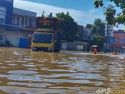 Jalan Raya Dayeuhkolot Terendam., Aktivitas Warga Lumpuh