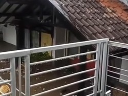 Banjir Rendam 11 Rumah di Cikole Kota Sukabumi