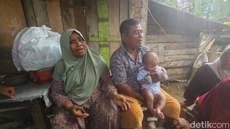Bayi yang Selamat dari Banjir di Kabupaten Agam&comma; Sumbar