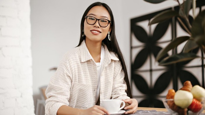 Sebuah artikel yang diterbitkan dalam Handbook of Theories of Social Psychology menunjukkan bahwa seseorang yang kuat secara emosional menyadari bahwa dia tidak perlu mengikuti jalan orang lain.