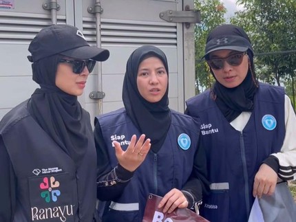 3 Artis Hijabers Datangi Lokasi Bencana di Sumbar, Natasha Rizky Salah Satunya