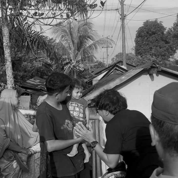 <p>Hal ini diungkap langsung oleh Ferry melalui laman Instagram Malaka Project. &ldquo;Dalam 24 jam, lebih dari 87 ribu orang sudah membantu dan donasinya tembus Rp10,3 miliar! Terima kasih untuk semua yang ikut bergerak bareng,&rdquo; tulisnya, dikutip dari laman Instagram @malakaproject.id, Kamis (4/12/2025). (Foto: Instagram @irwandiferry)</p>