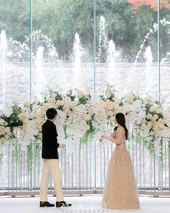 Hahm Eun Jung menuliskan, 