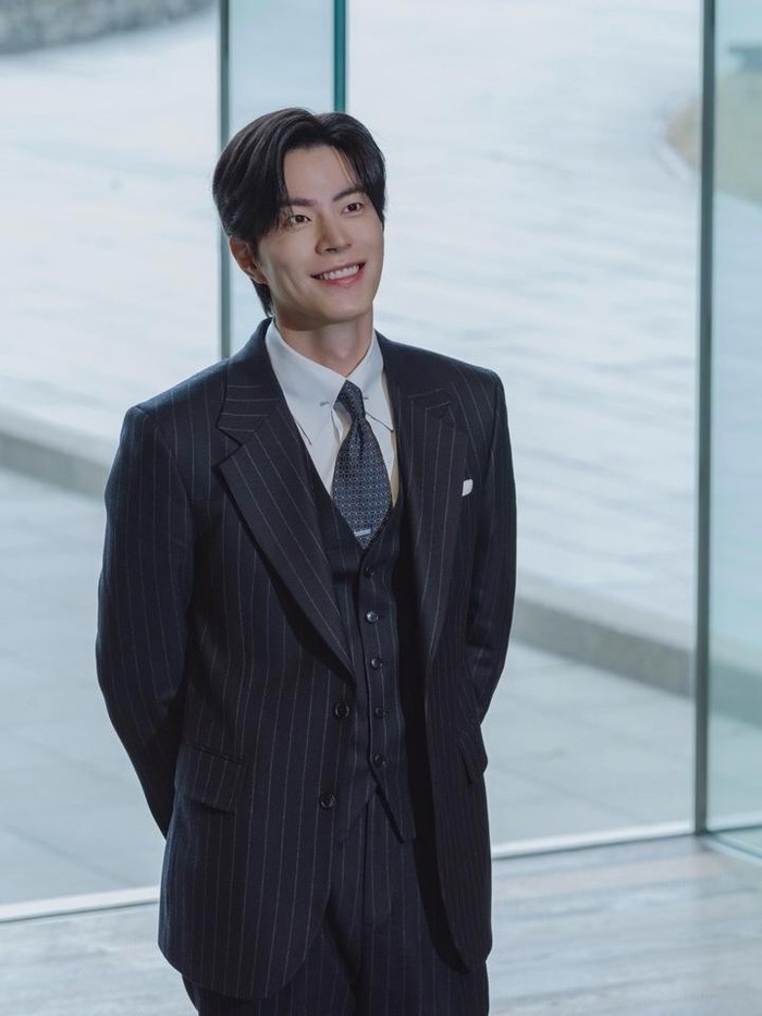 Beberapa proyek serial drama yang dibintanginya sebelum Dear X yakni Moon Lovers: Scarlet Heart Ryeo, The King in Love, What Comes After Love, The Killing Vote, dan masih banyak lagi./ Foto: instagram.com/hjonghyun