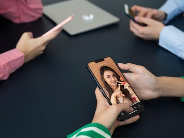 Ilmuwan Ungap Bahaya Hobi Nonton Reels & Video Pendek TikTok