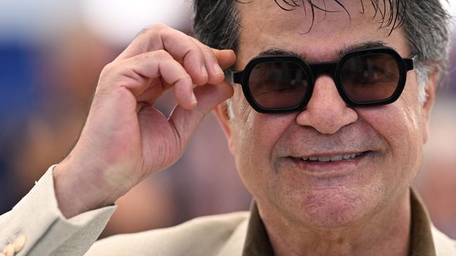 Sutradara asal Iran, Jafar Panahi, buka suara soal vonis secara in absentia 1 tahun penjara dan larangan bepergian yang dijatuhkan oleh negaranya sendiri.
