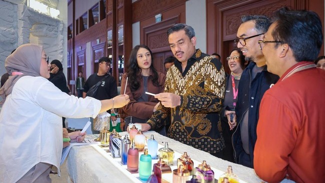 Menteri UMKM, Maman Abdurrahman, tegaskan dukungan pemerintah untuk produk kosmetik lokal, perluas pasar internasional, dan tingkatkan kapasitas pelaku UMKM.