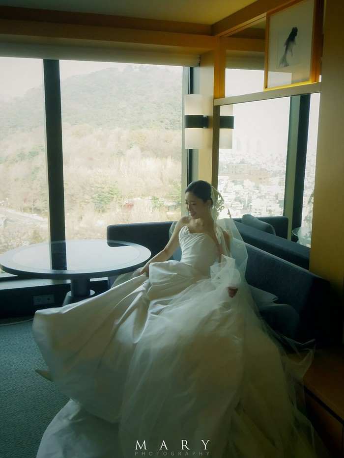 Kini Hahm Eun Jung bersiap untuk kembali beraktivitas di industri hiburan usai menggelar resepsi. Idol-aktris tersebut akan disibukkan untuk masa promosi drama 'The First Man' yang akan tayang perdana pada (15/12)./ Foto: instagram.com/eunjung.hahm