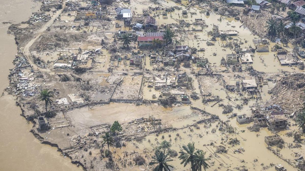 Tak Sanggup Atasi Banjir, Bupati Aceh Selatan Terbang Umroh