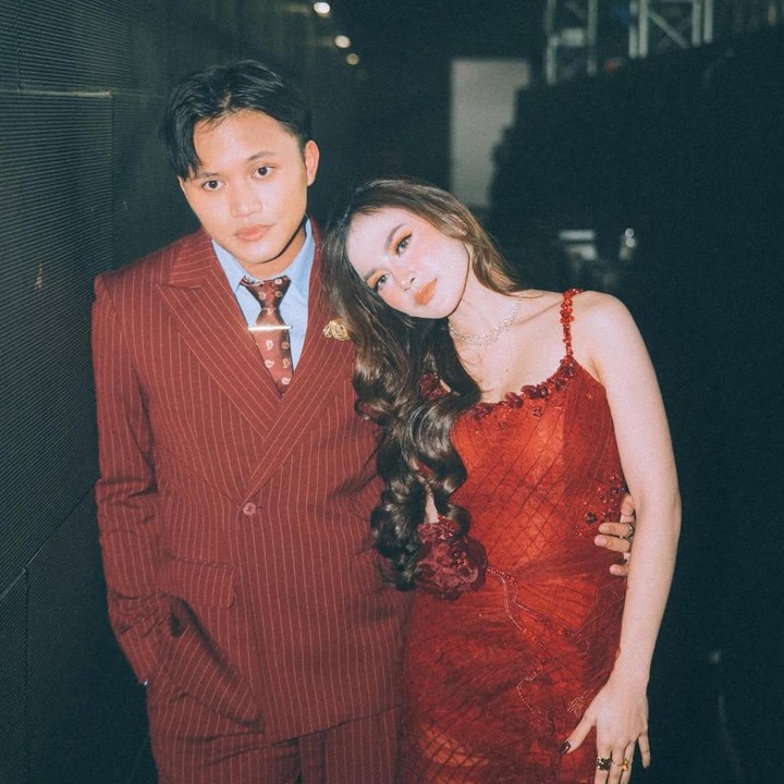 <p>Penyanyi Mahalini sudah kembali ke panggung&nbsp;musik setelah melahirkan putri pertamanya Zairee Selina Quinlyn Kareema Febian pada Februari lalu. Baru-baru ini, Mahalini tampil memukau di acara <em>Spotify Wrapped Live Indonesia 2025</em>. Dalam acara ini, Mahalini berduet dengan suaminya Rizky Febian, Bunda. (Foto: Instagram @rizkyfbian)</p>