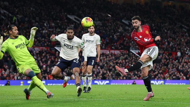 Sejumlah kekacauan di hari pertama sepak bola SEA Games 2025 hingga Manchester United ditahan imbang West Ham United mewarnai Top 3 Sports edisi kali ini.