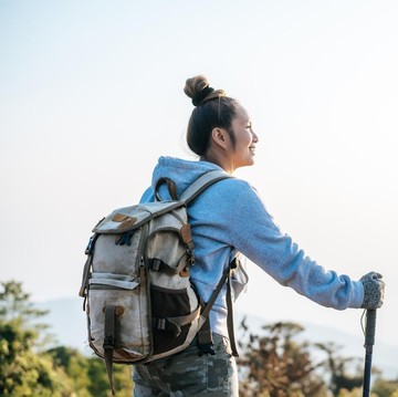 Mengenal Rucking, Tren Jalan Kaki dengan Beban yang Bikin Tubuh Lebih Fit