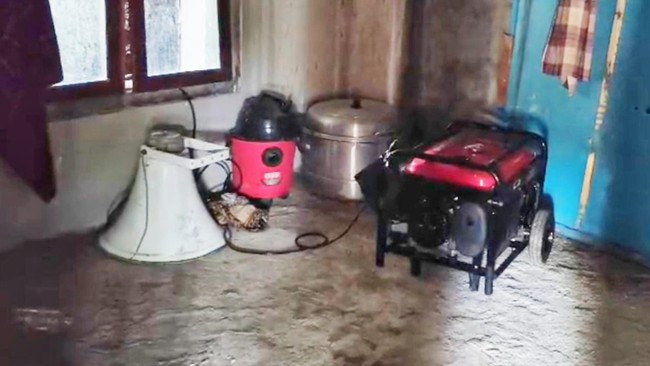 Kementerian ESDM juga mengirimkan total 35 unit genset untuk warga pengungsi banjir di Palembayan, Agam, Sumbar.