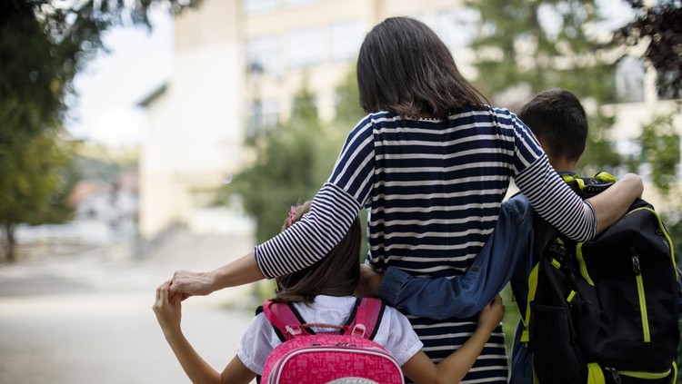 Orang Tua Terlambat Daftarkan Anak Sekolah, Harus Bagaimana?