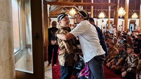 Bertemu di Masjid, Duo Raja Keraton Solo yang Bersaing Cipika Cipiki