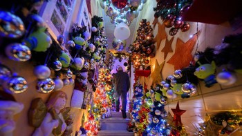 FOTO: Rumah di Jerman Pecahkan Rekor, Pasang 621 Pohon Natal