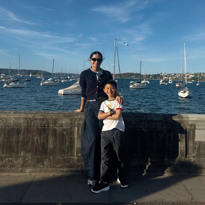 <p>Artis Rini Yulianti sudah beberapa bulan ini menetap di Australia bersama suami Korea Michael Andrew Ha, dan anak semata wayangnya Xavier Young Min Ha. Baru-baru ini, Rini memperlihatkan aktivitasnya selama di Sydney, Australia, saat negara itu tengah dilanda panas ekstrem. (Foto: Instagram @riniyulianti)</p>