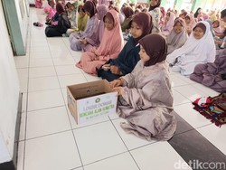 Ratusan Siswa MI di Ponorogo Galang Dana untuk Korban Bencana Sumatera