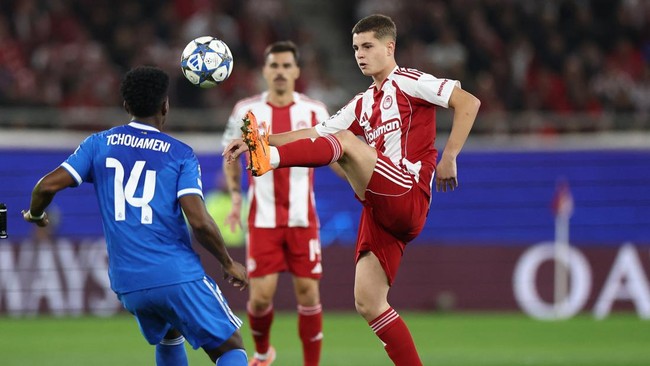 Manchester United dan Real Madrid dilaporkan tertarik pada pemain muda Yunani yang gaya mainnya mirip Andres Iniesta.