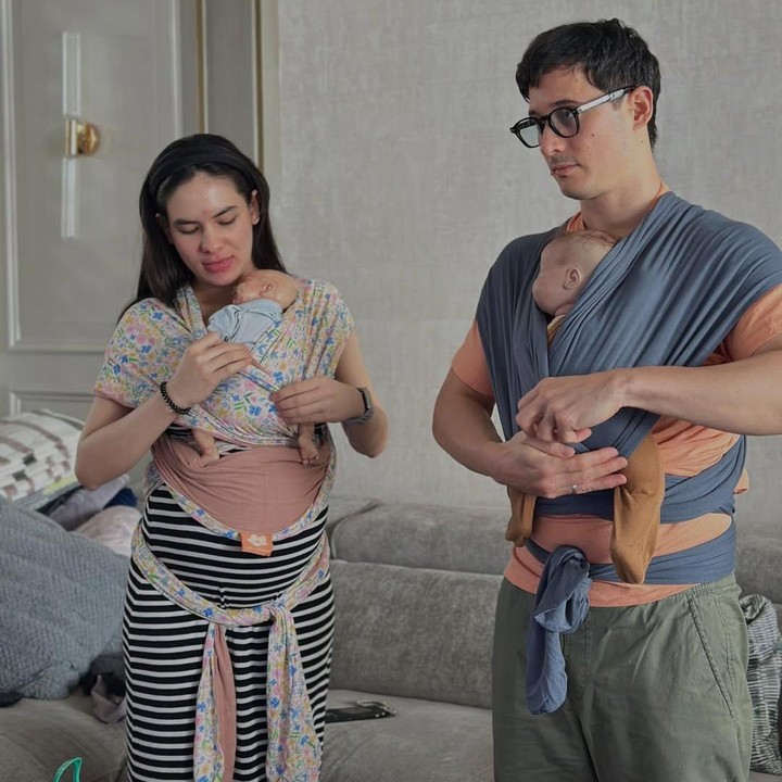 <p>Artis Steffi Zamora saat ini tengah menjalani kehamilan pertama yang sudah memasuki trimester tiga. Jelang persalinan, Steffi mulai mempersiapkan banyak hal penting untuk membantunya mengasuh anak. Salah satunya adalah mengikuti kelas <em>breastfeeding</em> bareng sang suami Nino Fernandez. (Foto: Instagram @jamilatus.sadiyah)</p>