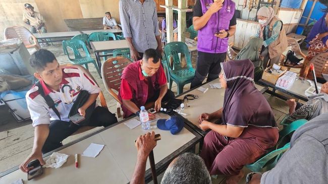 Banjir dan longsor dapat memicu empat penyakit berbahaya. Kenali risikonya agar wabah tak meluas.
