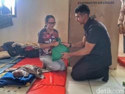 Wabup Ali Syakieb Tinjau Korban Banjir di Dayeuhkolot Bandung