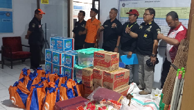 Pemkab Indramayu Salurkan Bantuan untuk Korban Banjir Rob Kandanghaur