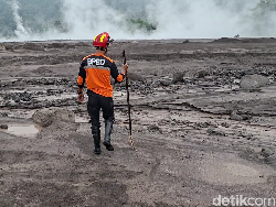 Banjir Lahar Gunung Semeru Kembali Terjang Permukiman Warga dan Masjid