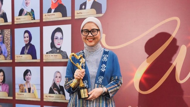 Pegadaian raih Woman Empower Woman Award 2025, Selfie Dewiyanti diakui sebagai pemimpin inovatif dalam pemberdayaan perempuan dan transformasi jasa keuangan.