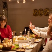 Pasti Tetap Seru! Ini 7 Cara Menyiapkan Perayaan Tahun Baru di Rumah