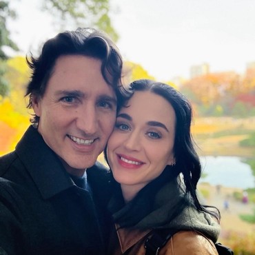 Katy Perry & Justin Trudeau Go Public, Ikut 'Double Date' Bareng Mantan PM Jepang