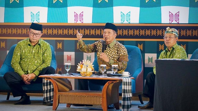 Menteri Koperasi Ferry Juliantono mengatakan bahwa koperasi adalah amanat konstitusi dan fondasi ekonomi rakyat.