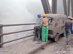 Jarak Pandang Tertutup Abu Vulkanik, Mobil Tabrak Jembatan Besuk Kobokan