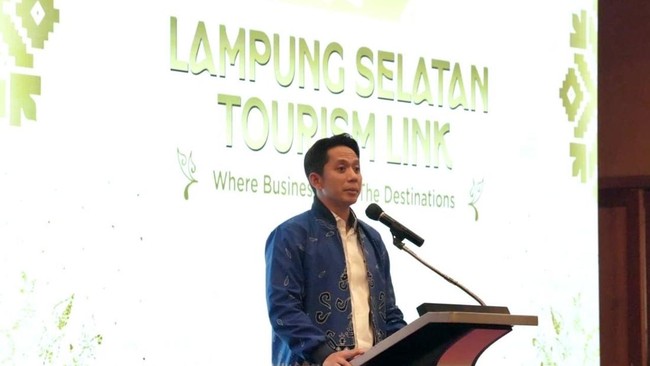 Bupati Lampung Selatan menegaskan, Pemda menjamin proses perizinan investasi yang cepat, sederhana, dan transparan, khususnya di sektor pariwisata dan properti.