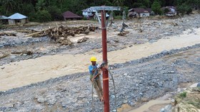 Baru Pulih 80 Persen, Listrik ke Korban Bencana Aceh Terhalang Lumpur