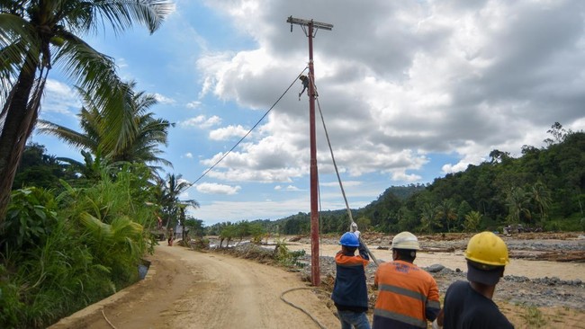 PT PLN (Persero) mencatat masih terdapat 62 desa di Pulau Sumatra yang pasokan listriknya belum pulih sepenuhnya akibat banjir bandang dan tanah longsor.