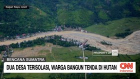 VIDEO: Dua Desa Terisolasi, Warga Bangun Tenda di Hutan