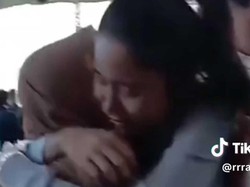 Video: Melayat ke Rumah Duka,  Azizah Salsha Kuatkan Ibunda Arhan