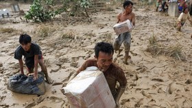 Listrik Padam di Aceh Tamiang, Warga Terpaksa Bakar Kayu